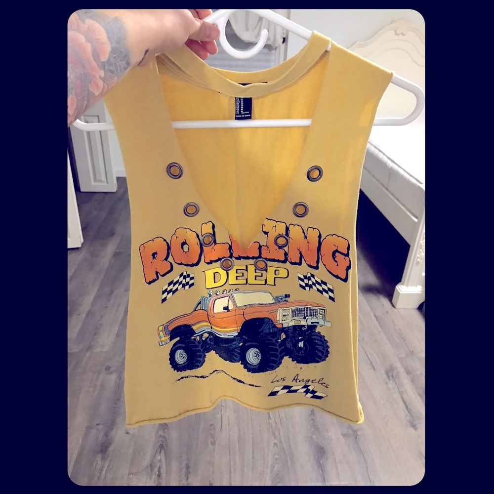 FOREVER 21 GROMET CROP TOP